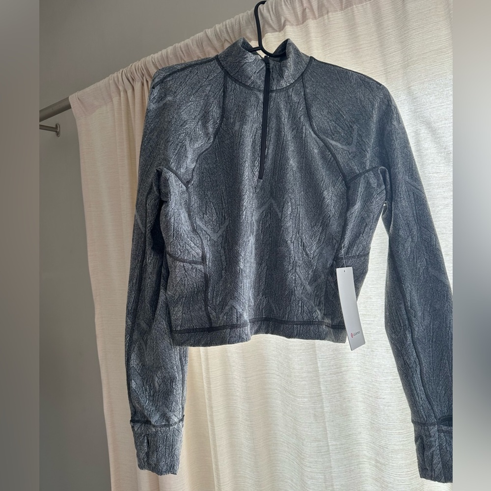 Lululemon “It’s Rulu Run Cropped Half Zip”
